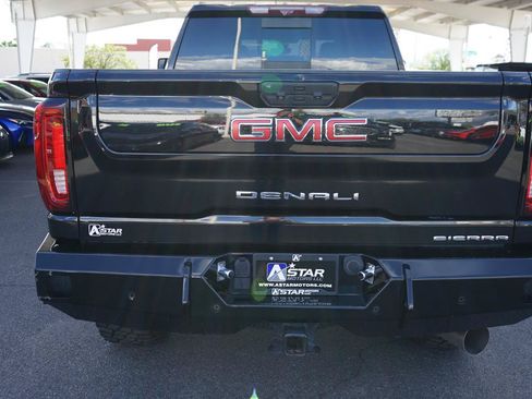 Used 2023 GMC Sierra 2500 Denali w/ Denali Black Diamond Edition AWD/4WD image 4