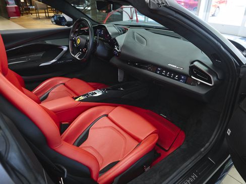 Used 2023 Ferrari 296 GTS RWD image 16