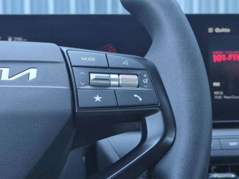 Used 2025 Kia K4 FWD image 17