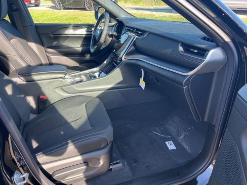 New 2025 Jeep Grand Cherokee Laredo X image 11