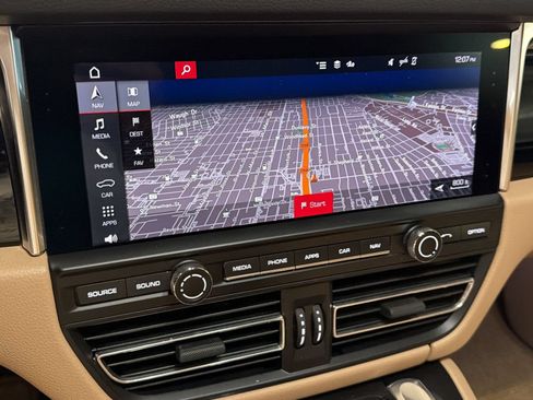 Certified 2021 Porsche Macan AWD/4WD image 19
