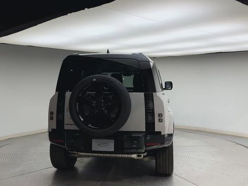 New 2026 Land Rover Defender 110 X-Dynamic SE AWD/4WD image 3