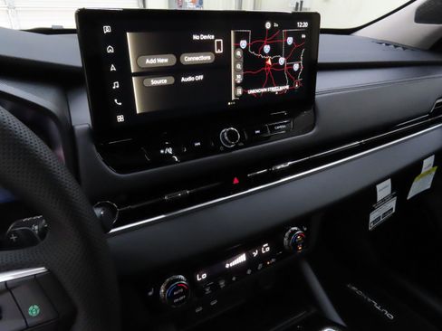 New 2025 Mitsubishi Outlander SE image 16