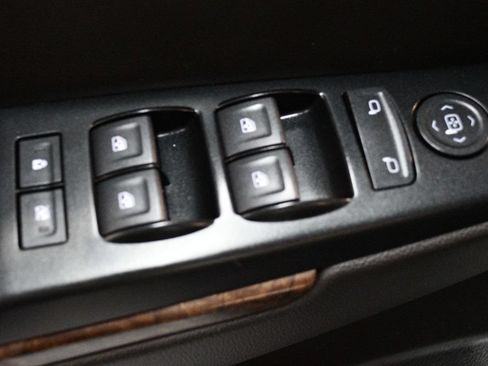 Used 2017 Chevrolet Suburban LS RWD image 61