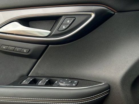 Used 2025 Buick Envision Sport Touring image 21