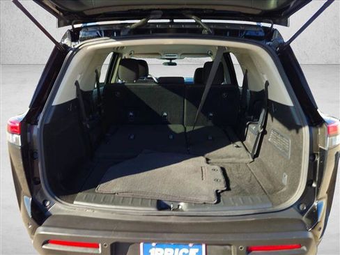 Used 2024 Nissan Pathfinder SV image 6