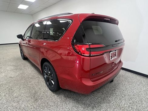 New 2026 Chrysler Pacifica Limited w/ S Appearance Package image 20