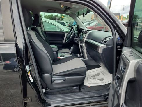 Used 2017 Toyota 4Runner SR5 AWD/4WD image 20