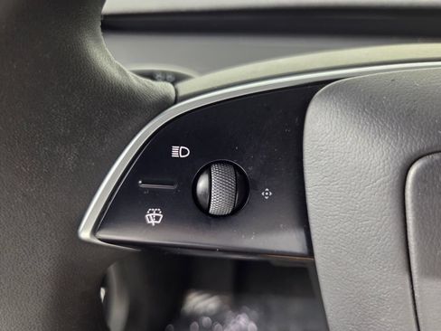 Used 2026 Tesla Model Y AWD image 19