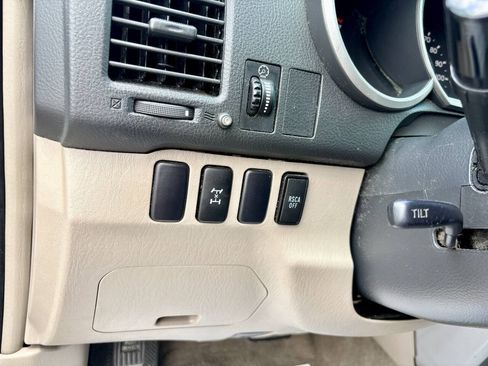 Used 2007 Toyota 4Runner SR5 AWD/4WD image 18