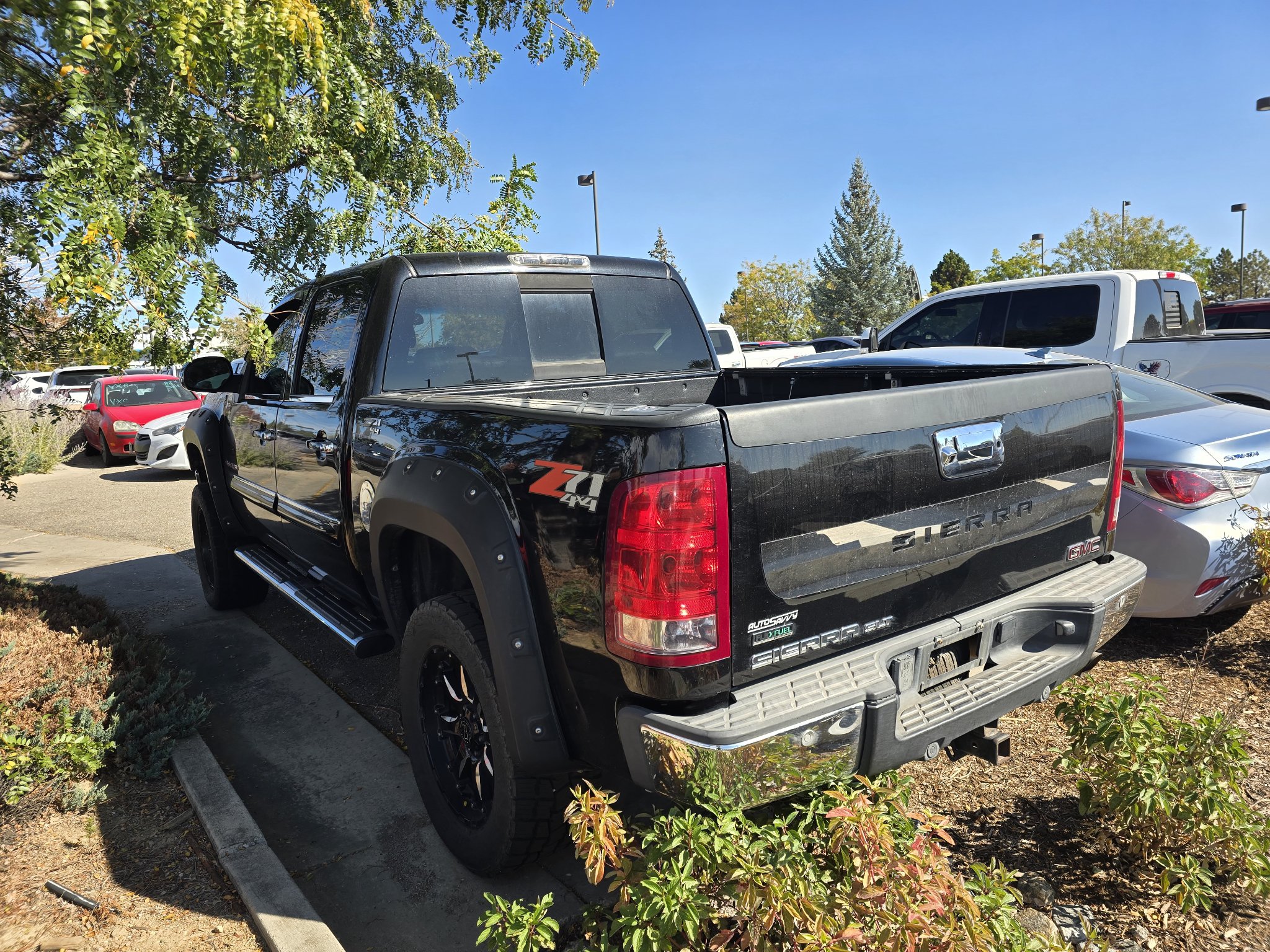 Used 2012 GMC Sierra 1500 SLT w/ All-Terrain Package AWD/4WD image 15