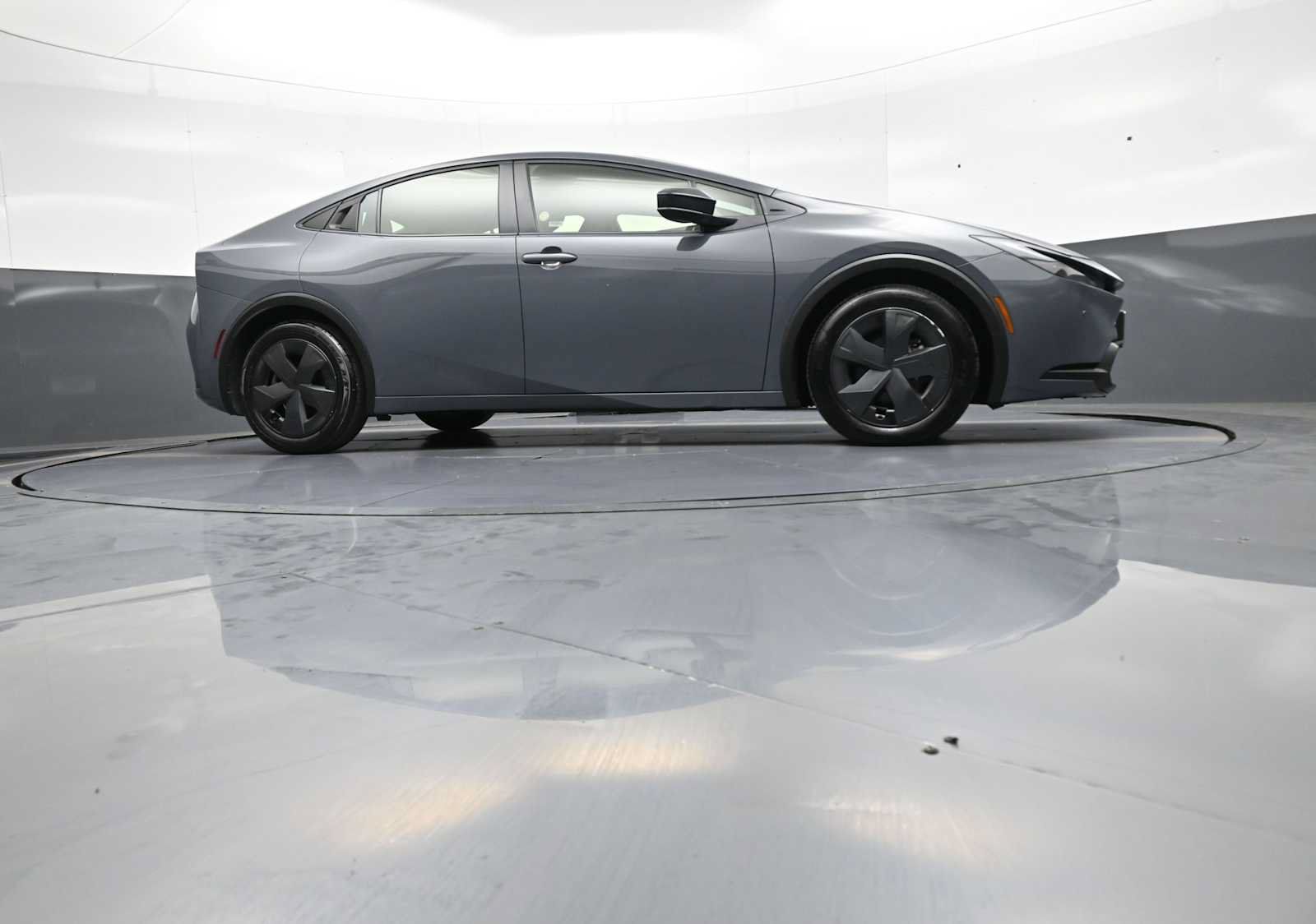 Used 2025 Toyota Prius LE FWD image 28