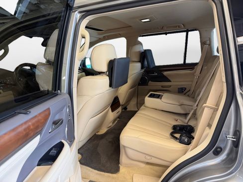Used 2021 Lexus LX 570 4WD w/ Luxury Package image 16