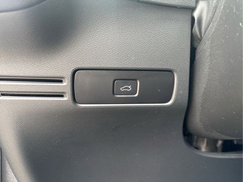 Used 2023 Volvo XC40 B5 Core w/ Convenience Package AWD/4WD image 21