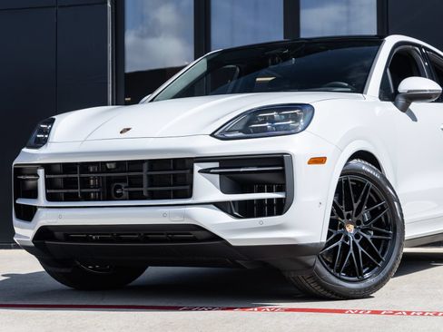 New 2026 Porsche Cayenne Coupe AWD/4WD image 7