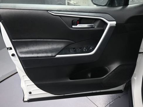 Used 2024 Toyota RAV4 XLE FWD image 20