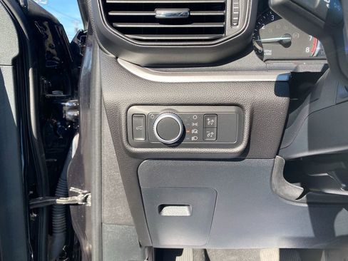 Used 2022 Ford Explorer XLT image 14