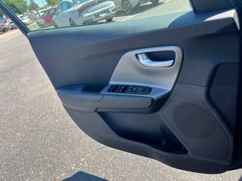 Used 2019 Kia Niro LX FWD image 19
