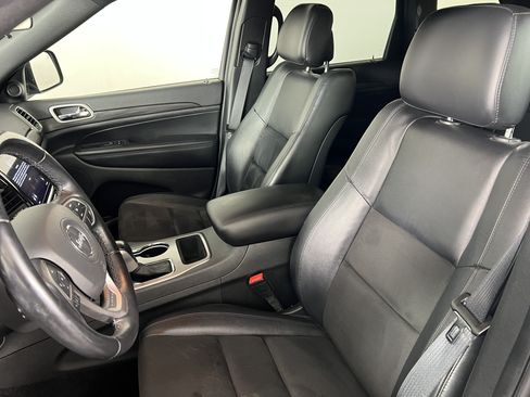 Used 2021 Jeep Grand Cherokee Laredo X AWD/4WD image 16