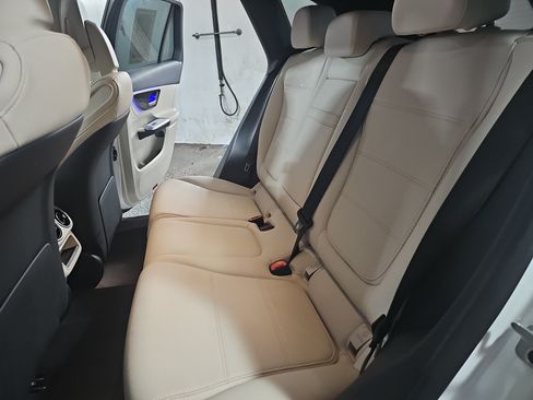 Used 2025 Mercedes-Benz GLC 300 4MATIC image 15