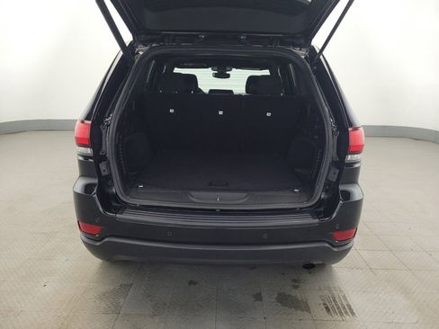 Used 2019 Jeep Grand Cherokee Laredo AWD/4WD image 29
