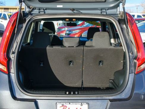 Used 2022 Kia Soul LX image 9