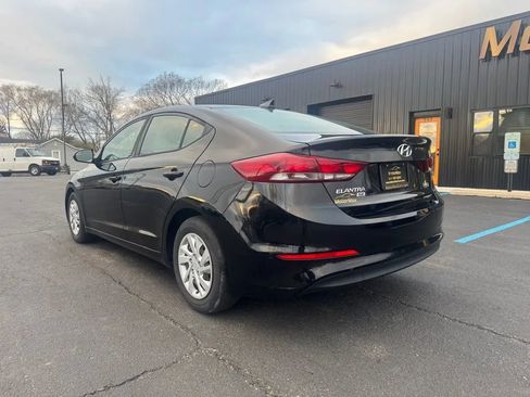Used 2017 Hyundai Elantra SE image 2
