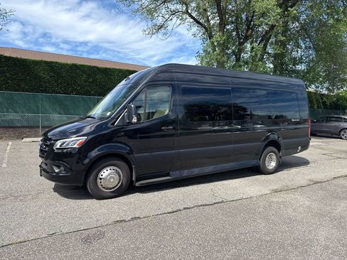 Used 2023 Mercedes-Benz Sprinter 3500 image 2