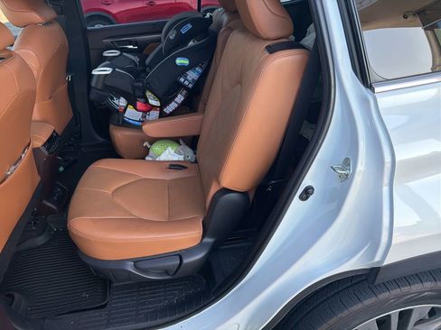 Used 2020 Toyota Highlander Platinum image 8