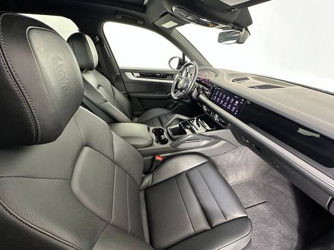 Certified 2024 Porsche Cayenne w/ Premium Package Plus (PFM) AWD/4WD image 41