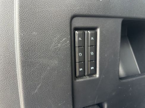 Used 2024 Ford Expedition Limited image 16