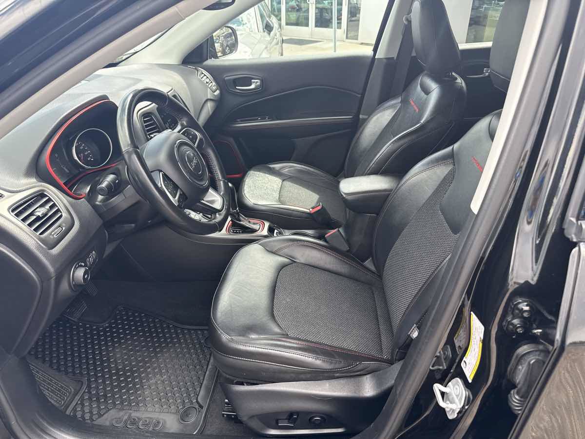 Used 2018 Jeep Compass Trailhawk w/ Navigation Group AWD/4WD image 13