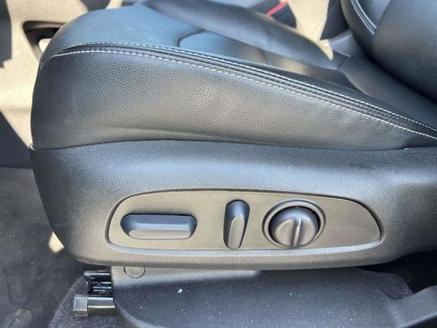 Used 2023 GMC Terrain SLT image 19