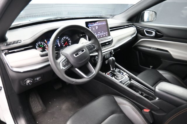 Used 2024 Jeep Compass Limited AWD/4WD image 13