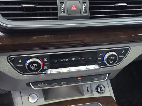 Used 2019 Audi Q5 2.0T Premium Plus w/ Premium Plus Package image 22