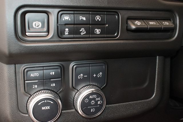 Used 2024 GMC Yukon AT4 w/ AT4 Premium Package AWD/4WD image 35