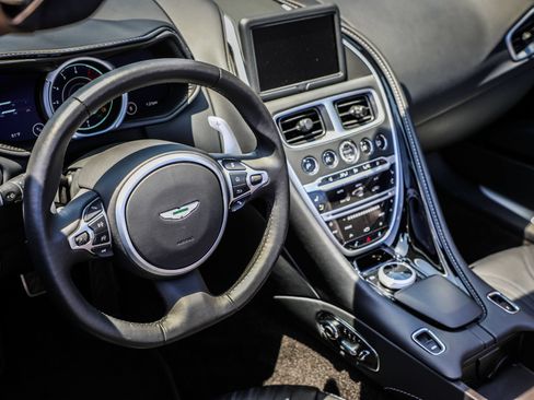 Used 2022 Aston Martin DB11 Volante RWD image 23