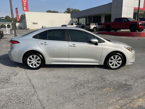 Used 2025 Toyota Corolla LE image 2