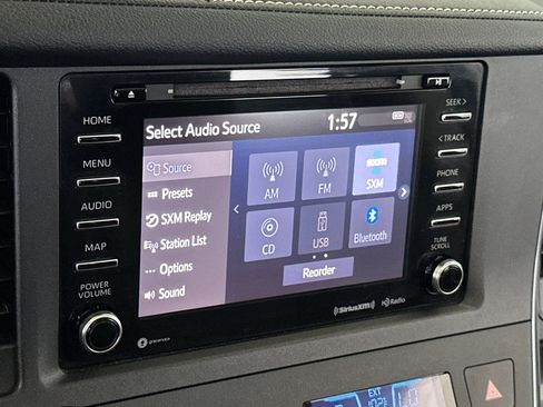 Used 2019 Toyota Sienna SE FWD image 20