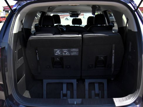 Used 2024 Kia Carnival LX FWD image 44