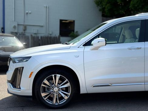 Used 2023 Cadillac XT6 Premium Luxury w/ LPO, Floor Liner Package AWD/4WD image 10