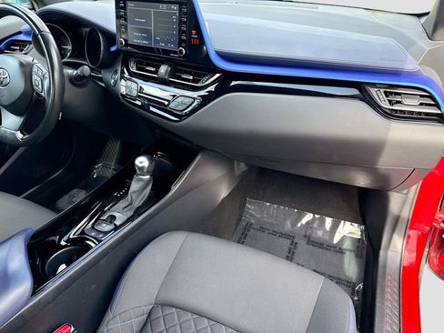 Used 2021 Toyota C-HR XLE FWD image 27