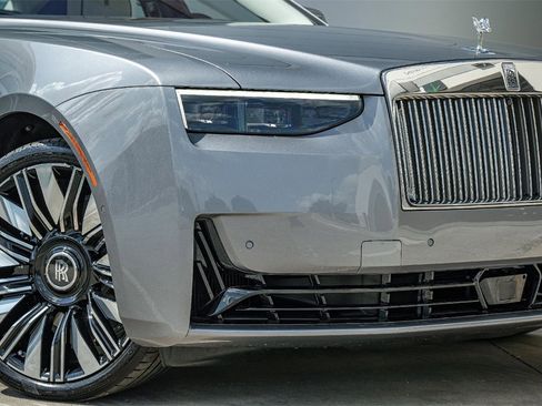 New 2025 Rolls-Royce Ghost image 3