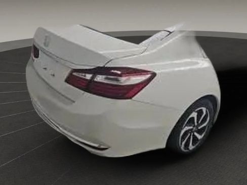 Used 2017 Honda Accord EX image 2