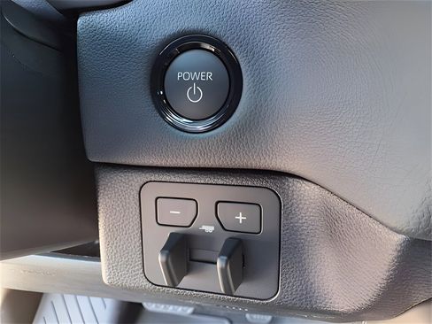 New 2025 Toyota Tundra Limited image 12