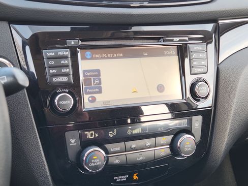 Used 2017 Nissan Rogue Sport SL w/ SL Premium Package image 19