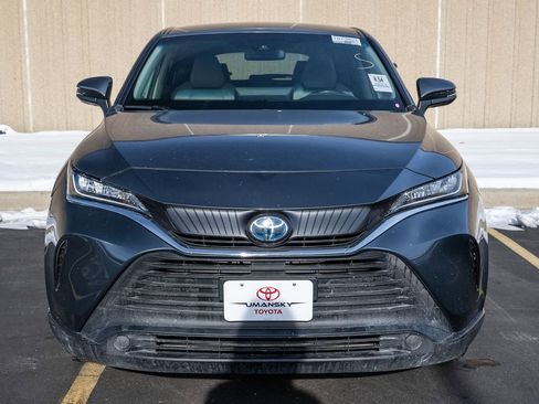 Used 2022 Toyota Venza LE image 3