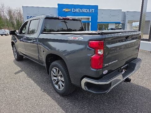 Used 2022 Chevrolet Silverado 1500 LT AWD/4WD image 5