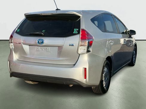 Used 2017 Toyota Prius V Three image 4