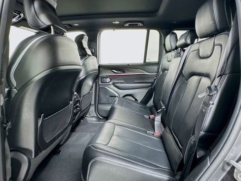 Used 2022 Jeep Grand Cherokee Overland w/ Advanced Protech Group III image 12